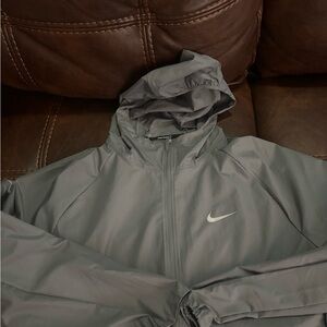 Nike Men's Gray Hooded Running Windbreaker